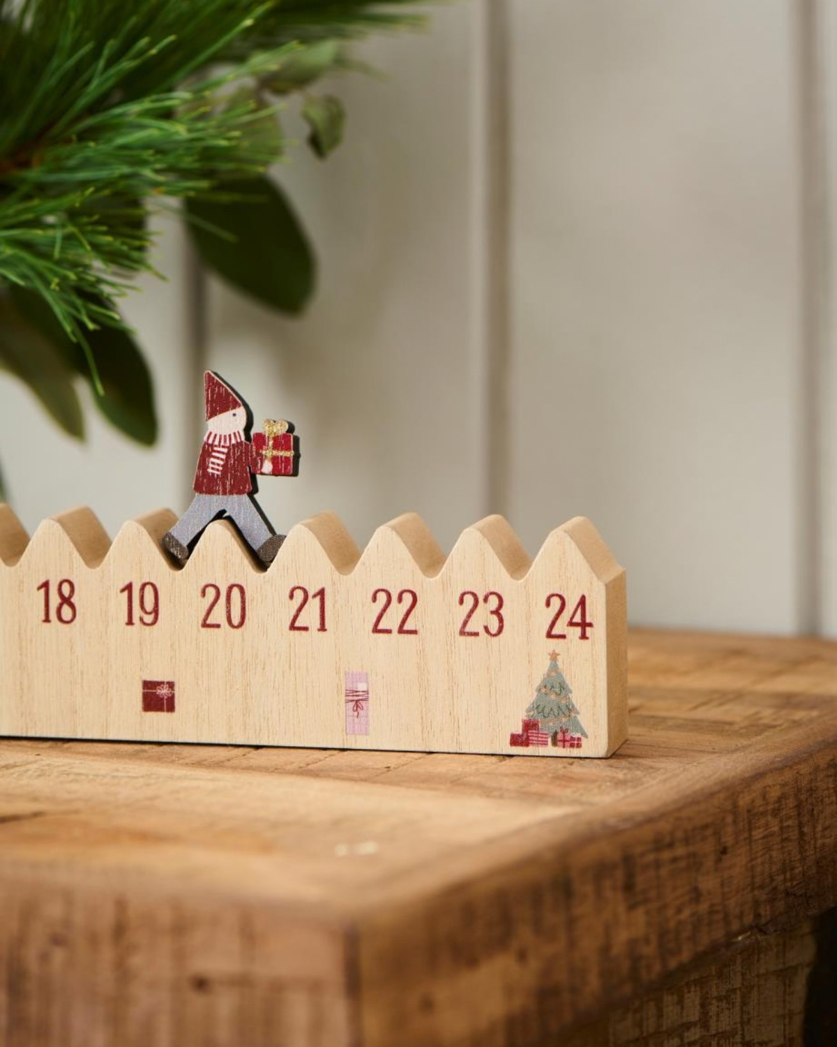 Julekalender med nisse og gave