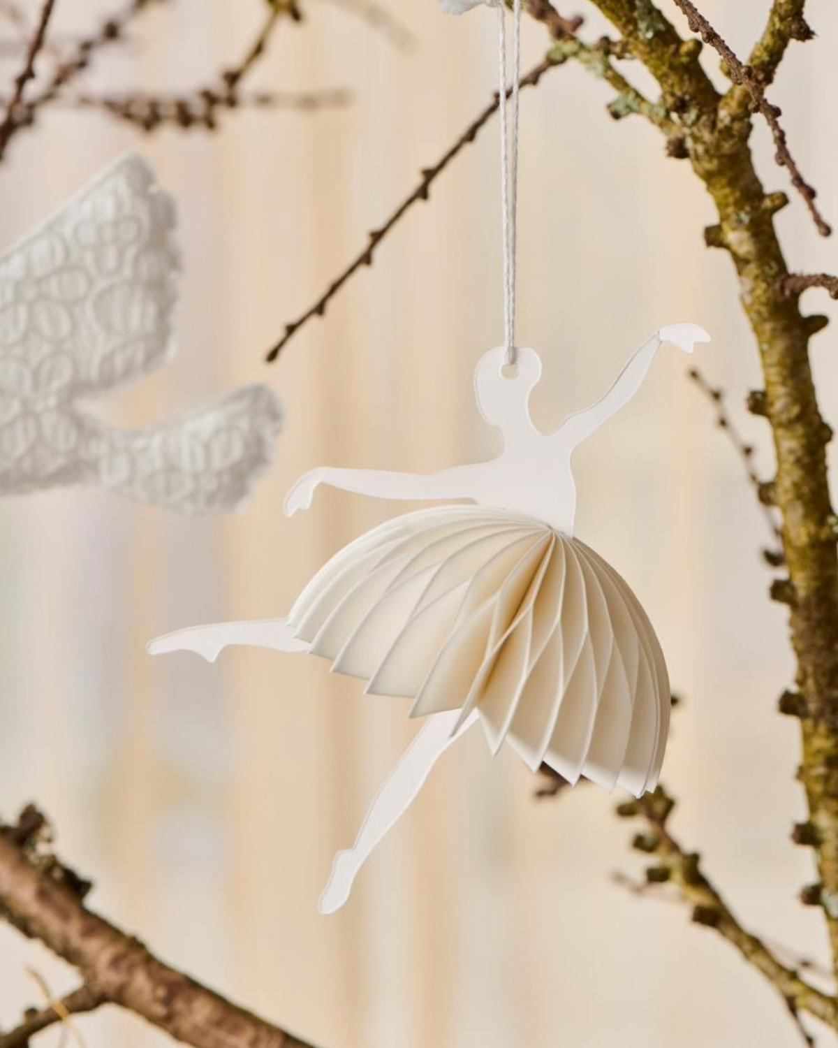 Papirklip ballerina i danseposition